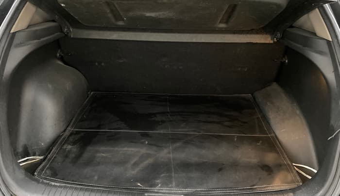 2016 Hyundai Creta SX PLUS 1.6 PETROL, Petrol, Manual, 99,701 km, Boot Inside