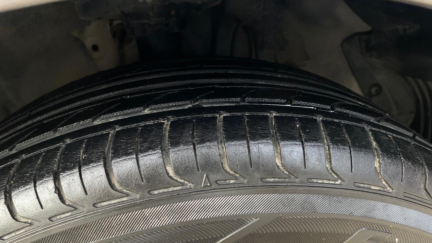 2013 Hyundai i20 SPORTZ 1.2, Petrol, Manual, 1,01,112 km, Right Front Tyre Tread