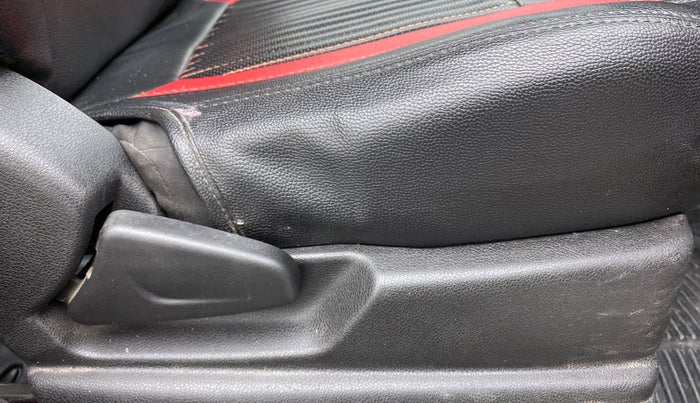 2018 Renault Kwid RXT 1.0 (O), Petrol, Manual, 34,810 km, Driver Side Adjustment Panel