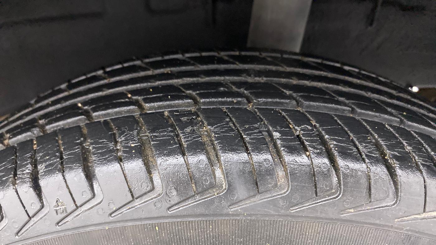 2018 Renault Kwid RXT 1.0 (O), Petrol, Manual, 34,810 km, Left Rear Tyre Tread