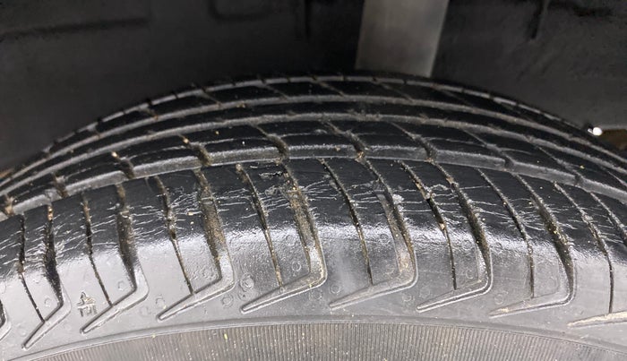 2018 Renault Kwid RXT 1.0 (O), Petrol, Manual, 34,810 km, Left Rear Tyre Tread