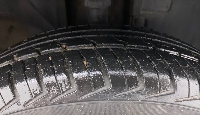 2018 Renault Kwid RXT 1.0 (O), Petrol, Manual, 34,810 km, Right Front Tyre Tread