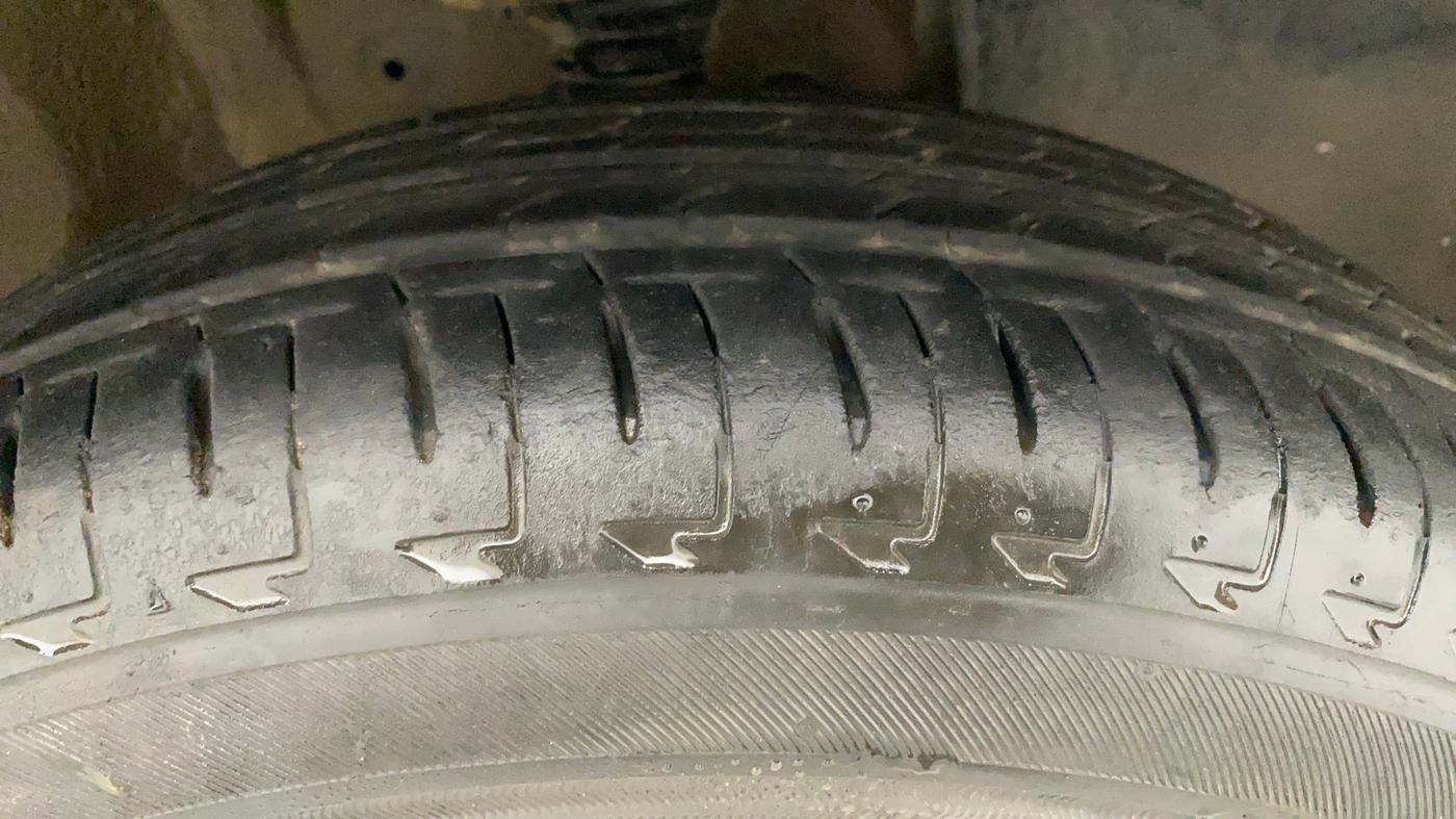 2019 Maruti IGNIS DELTA 1.2 AMT, Petrol, Automatic, 34,824 km, Right Front Tyre Tread