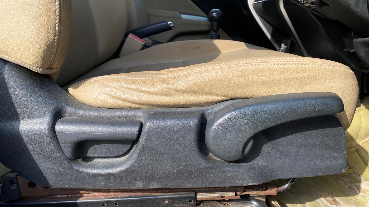 2017 Honda City 1.5L I-DTEC ZX, Diesel, Manual, 1,09,333 km, Driver Side Adjustment Panel