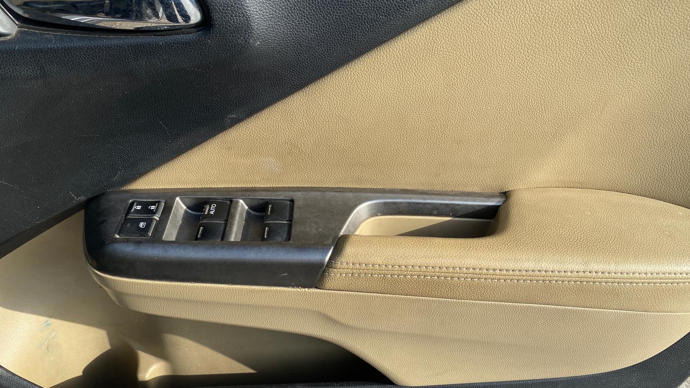 2017 Honda City 1.5L I-DTEC ZX, Diesel, Manual, 1,09,333 km, Driver Side Door Panels Control