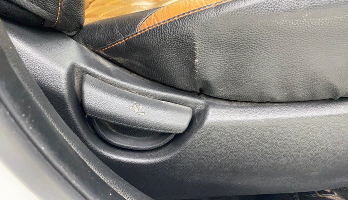 2019 Hyundai Grand i10 SPORTZ 1.2 KAPPA VTVT, Petrol, Manual, 48,753 km, Driver Side Adjustment Panel