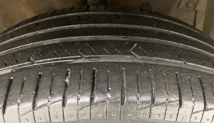 2013 Maruti Swift VDI, Diesel, Manual, 84,878 km, Right Front Tyre Tread