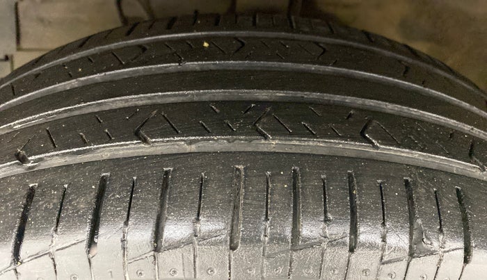 2013 Maruti Swift VDI, Diesel, Manual, 84,878 km, Left Front Tyre Tread