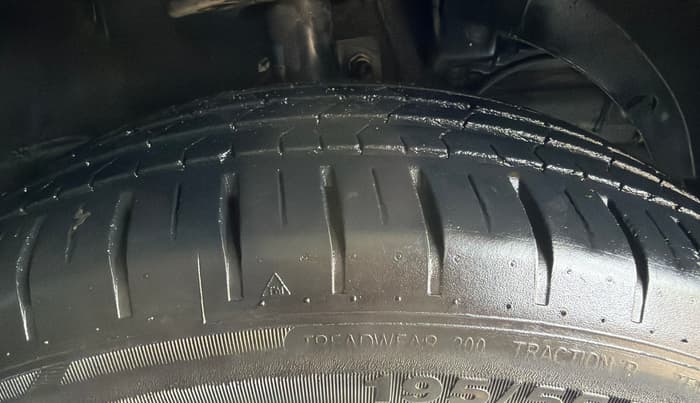2023 Maruti Baleno ZETA PETROL 1.2, Petrol, Manual, 45,410 km, Right Front Tyre Tread