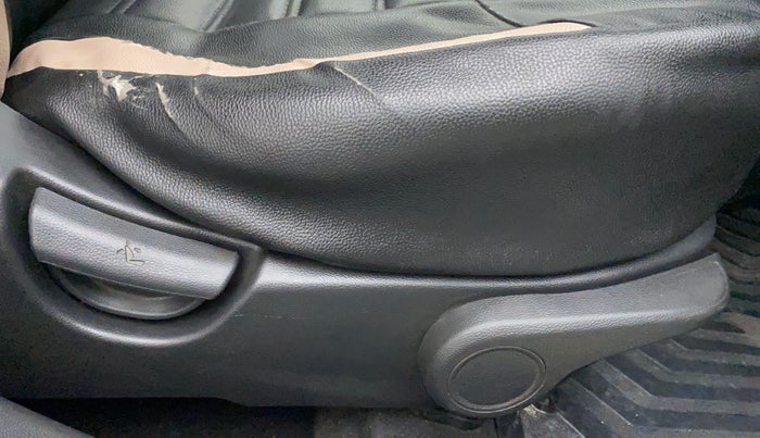 2017 Hyundai Grand i10 ASTA 1.2 KAPPA VTVT, CNG, Manual, 53,031 km, Driver Side Adjustment Panel