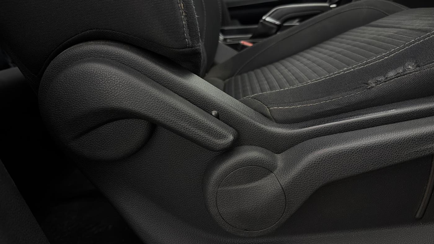 2022 Mahindra XUV700 AX 5 P AT 5 STR, Petrol, Automatic, 58,618 km, Driver Side Adjustment Panel