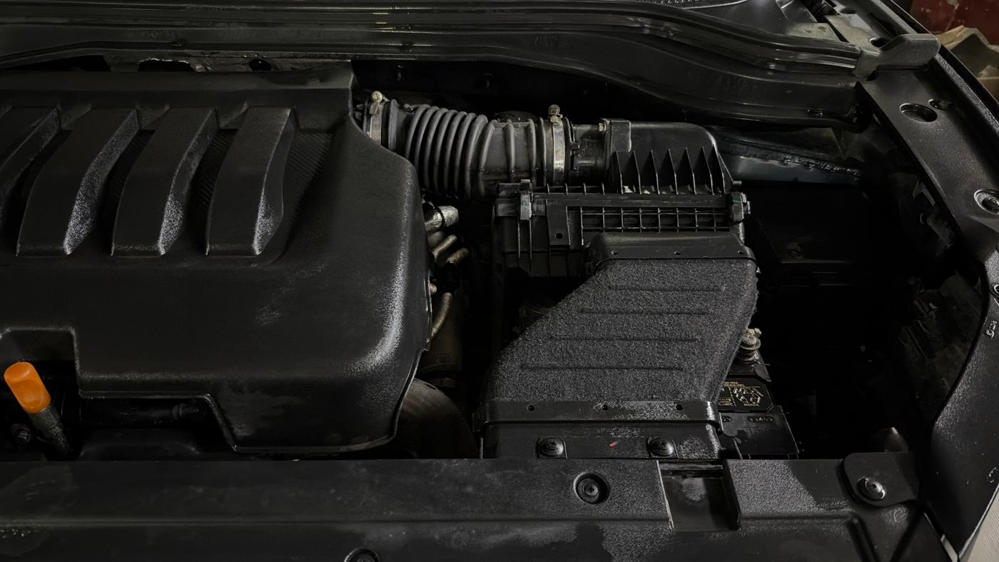 2022 Mahindra XUV700 AX 5 P AT 5 STR, Petrol, Automatic, 58,618 km, Engine View - Left