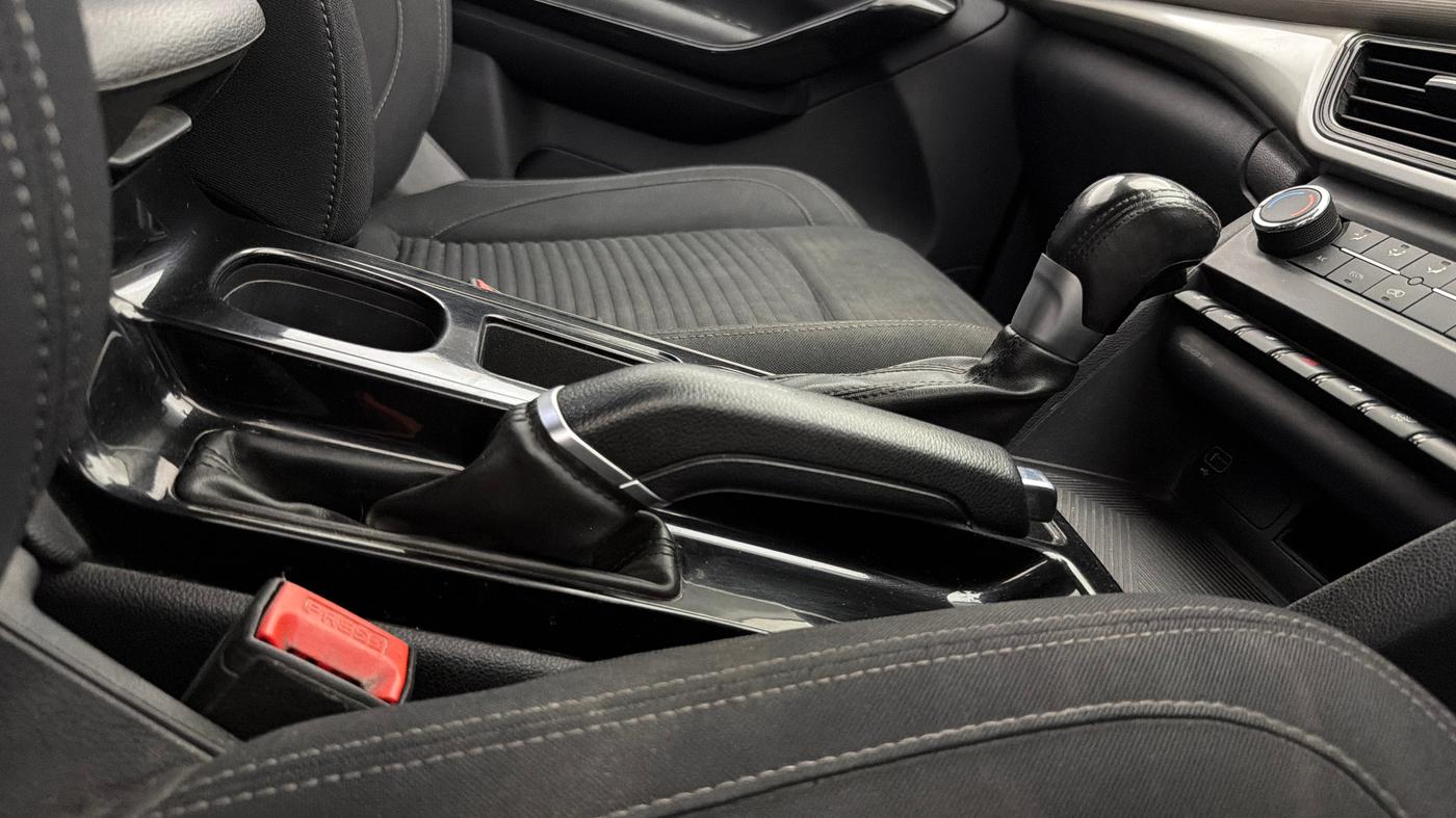2022 Mahindra XUV700 AX 5 P AT 5 STR, Petrol, Automatic, 58,618 km, Gear Lever