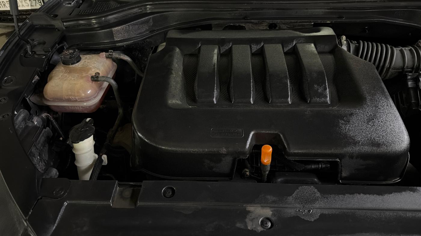 2022 Mahindra XUV700 AX 5 P AT 5 STR, Petrol, Automatic, 58,618 km, Engine View - Right