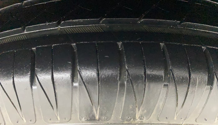 2014 Maruti Ertiga VXI ABS, Petrol, Manual, 45,582 km, Left Rear Tyre Tread
