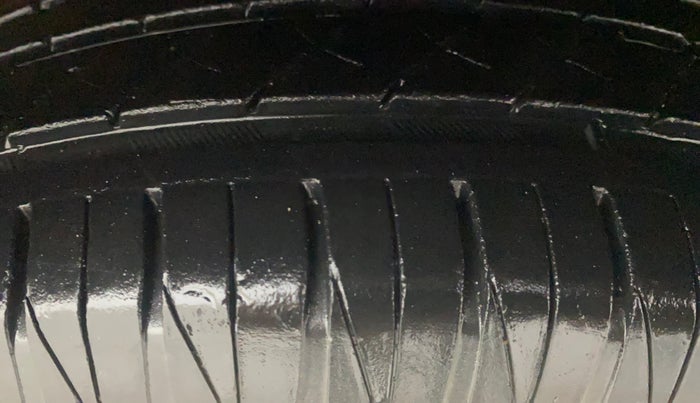 2014 Maruti Ertiga VXI ABS, Petrol, Manual, 45,582 km, Right Front Tyre Tread