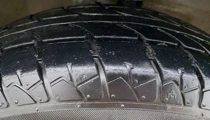 2018 Maruti Wagon R 1.0 LXI CNG, CNG, Manual, 15,299 km, Right Front Tyre Tread