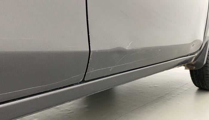 2017 Maruti Alto K10 VXI, Petrol, Manual, 70,215 km, Right running board - Slightly dented
