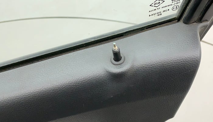 2017 Maruti Alto K10 VXI, Petrol, Manual, 70,215 km, Lock system - Door lock knob has minor damage