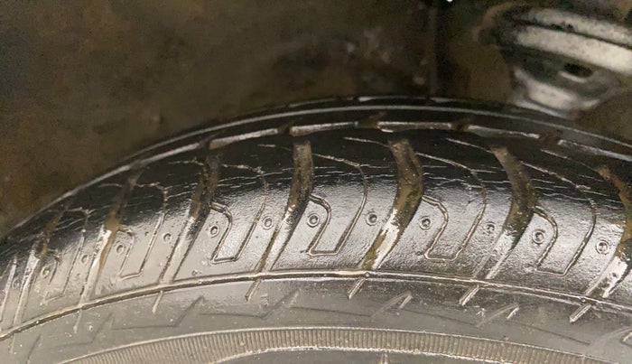 2016 Maruti Wagon R 1.0 VXI AMT, Petrol, Automatic, 14,465 km, Right Front Tyre Tread