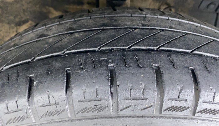 2014 Maruti Swift Dzire LDI, Diesel, Manual, 80,740 km, Right Front Tyre Tread