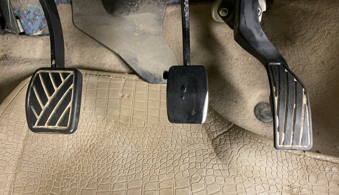 2014 Maruti Swift Dzire LDI, Diesel, Manual, 80,740 km, Pedals