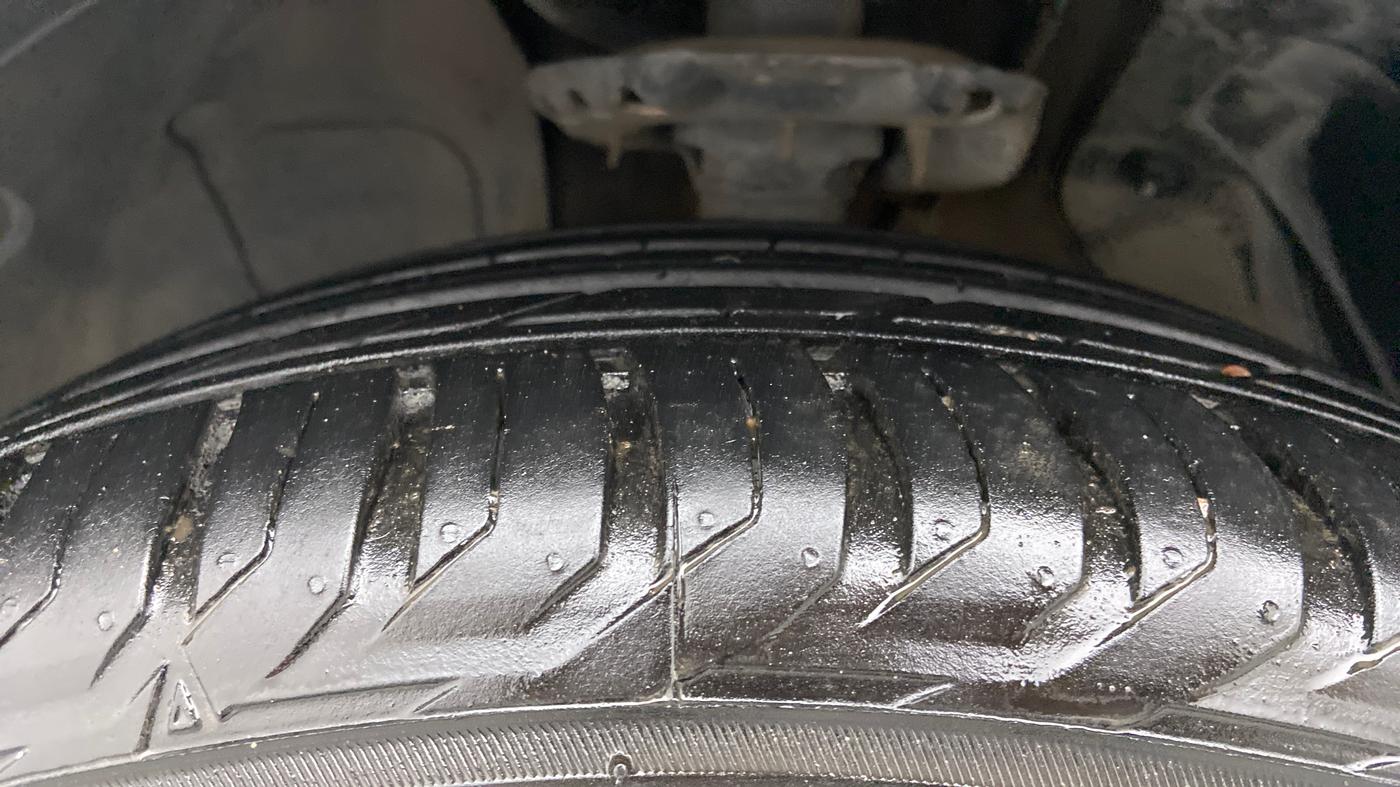 2018 Hyundai Tucson GLS 2WD AT PETROL, Petrol, Automatic, 62,523 km, Left Front Tyre Tread