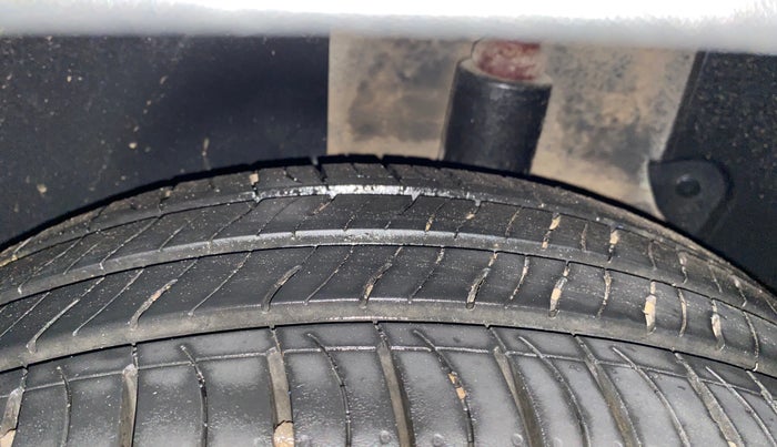 2023 KIA SELTOS  HTK 1.5 PETROL MT, Petrol, Manual, 15,174 km, Left Rear Tyre Tread