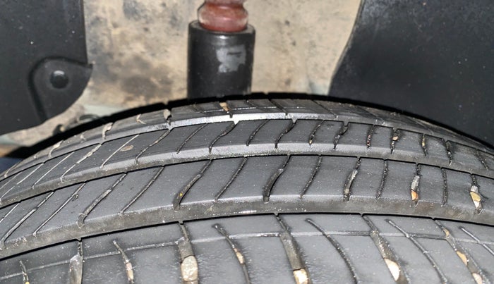 2023 KIA SELTOS  HTK 1.5 PETROL MT, Petrol, Manual, 15,174 km, Right Rear Tyre Tread