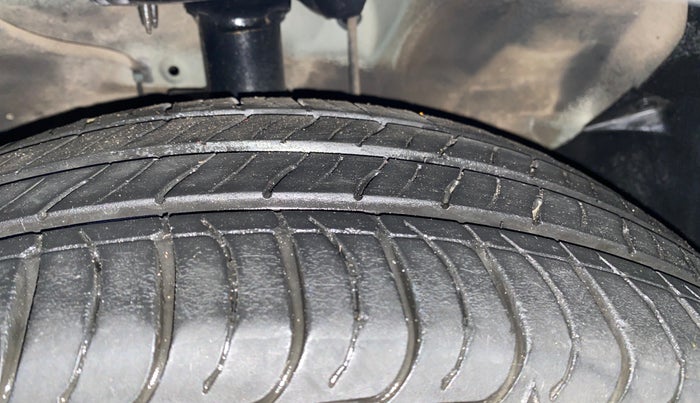 2023 KIA SELTOS  HTK 1.5 PETROL MT, Petrol, Manual, 15,174 km, Right Front Tyre Tread