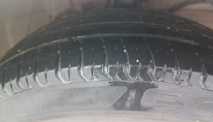 2020 Maruti Swift LXI, Petrol, Manual, 32,865 km, Right Front Tyre Tread