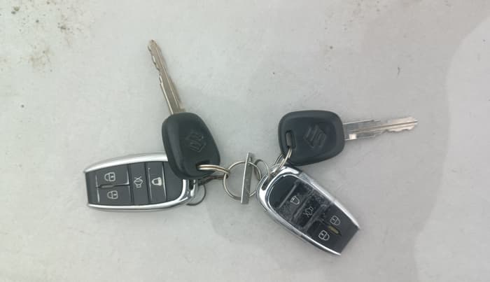 2020 Maruti Swift LXI, Petrol, Manual, 32,865 km, Key Close Up