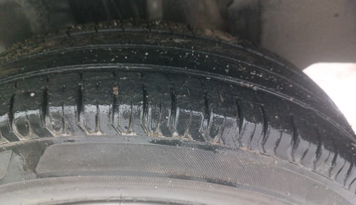 2020 Maruti Swift LXI, Petrol, Manual, 32,865 km, Left Rear Tyre Tread