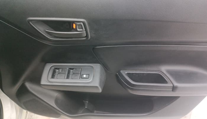 2020 Maruti Swift LXI, Petrol, Manual, 32,865 km, Driver Side Door Panels Control