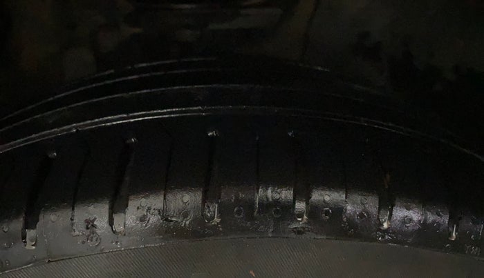 2022 MG ASTOR SUPER EX 1.5 MT, CNG, Manual, 71,103 km, Right Front Tyre Tread