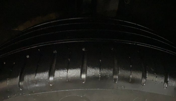 2022 MG ASTOR SUPER EX 1.5 MT, CNG, Manual, 71,103 km, Right Rear Tyre Tread