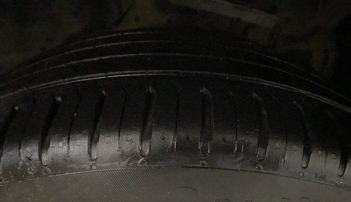 2022 MG ASTOR SUPER EX 1.5 MT, CNG, Manual, 71,103 km, Left Front Tyre Tread