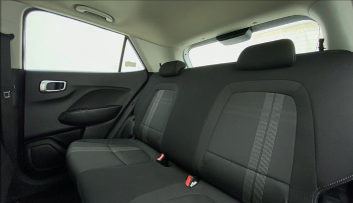 2020 Hyundai VENUE SX 1.0 GDI IMT, Petrol, Manual, 26,667 km, Right Side Rear Door Cabin
