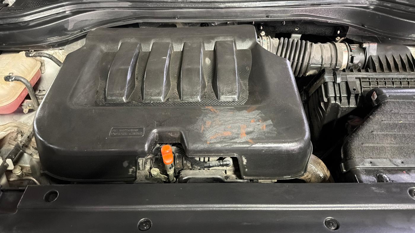 2023 Mahindra XUV700 AX 7 LUXURY P AT 7 STR, Petrol, Automatic, 35,320 km, Engine View