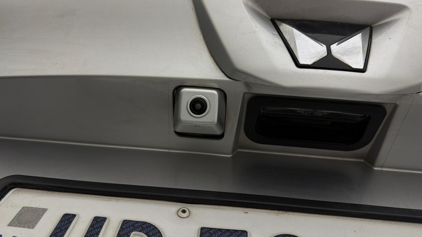 2023 Mahindra XUV700 AX 7 LUXURY P AT 7 STR, Petrol, Automatic, 35,320 km, Parking Camera