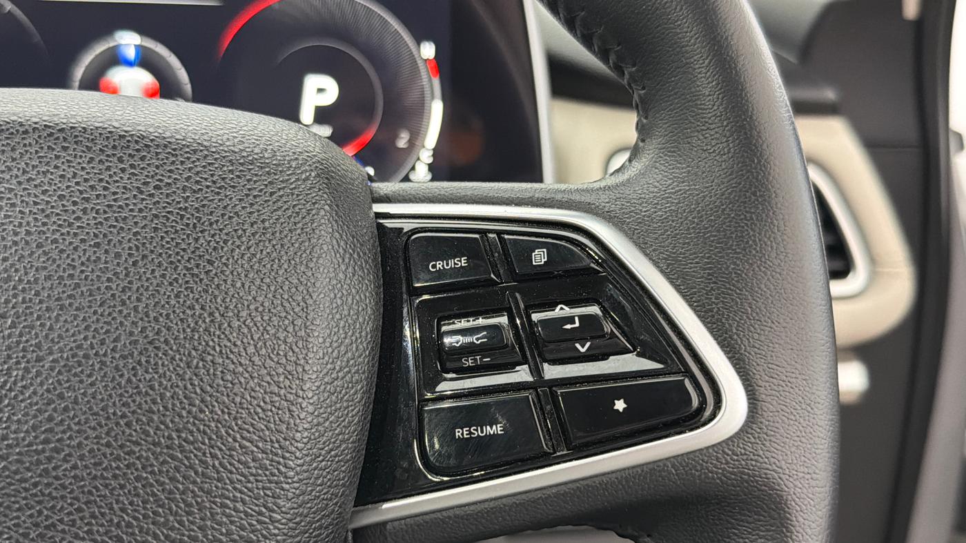 2023 Mahindra XUV700 AX 7 LUXURY P AT 7 STR, Petrol, Automatic, 35,320 km, Adaptive Cruise Control