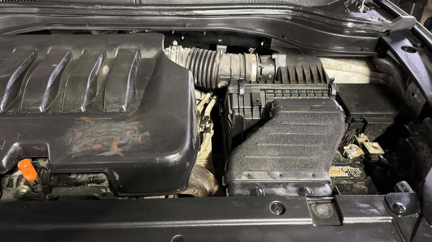 2023 Mahindra XUV700 AX 7 LUXURY P AT 7 STR, Petrol, Automatic, 35,320 km, Engine View - Left
