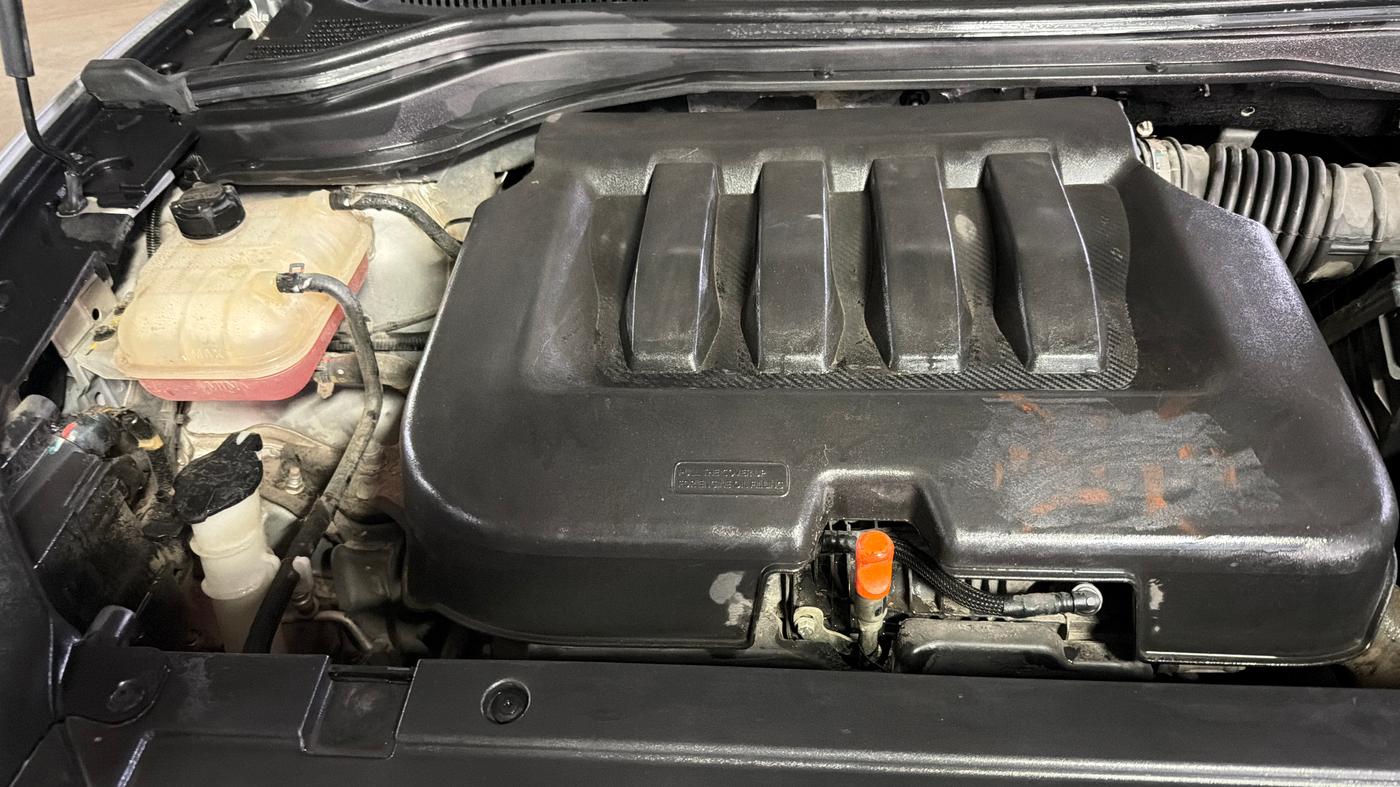 2023 Mahindra XUV700 AX 7 LUXURY P AT 7 STR, Petrol, Automatic, 35,320 km, Engine View - Right