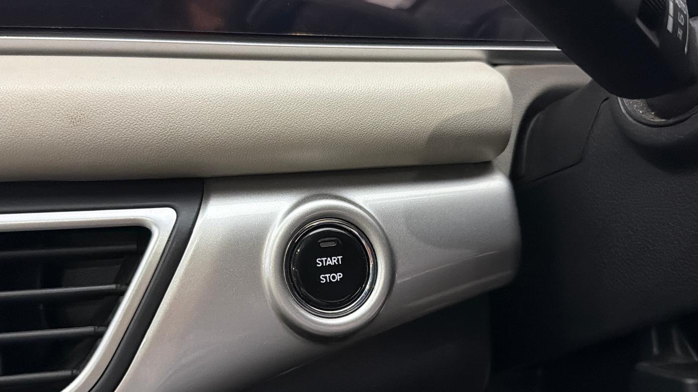 2023 Mahindra XUV700 AX 7 LUXURY P AT 7 STR, Petrol, Automatic, 35,320 km, Keyless Start/ Stop Button
