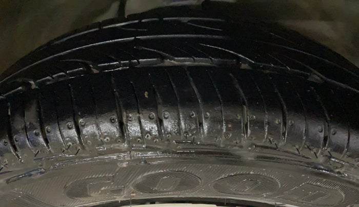 2017 Maruti Alto 800 VXI, Petrol, Manual, 38,099 km, Right Front Tyre Tread