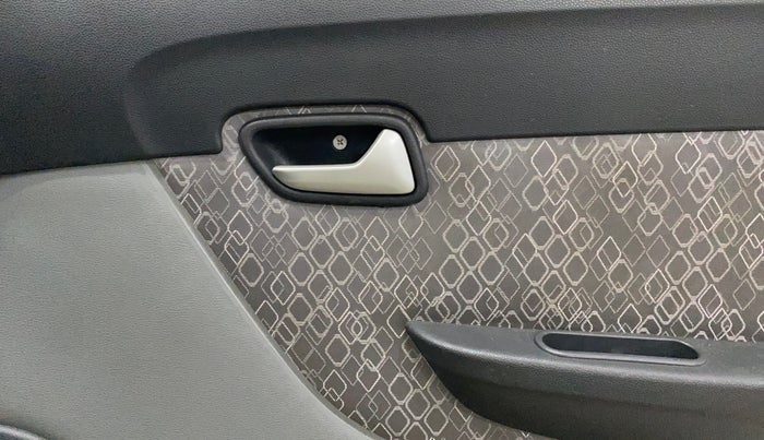 2017 Maruti Alto 800 VXI, Petrol, Manual, 38,099 km, Driver Side Door Panels Control