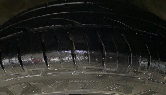 2017 Maruti Alto 800 VXI, Petrol, Manual, 38,099 km, Left Front Tyre Tread