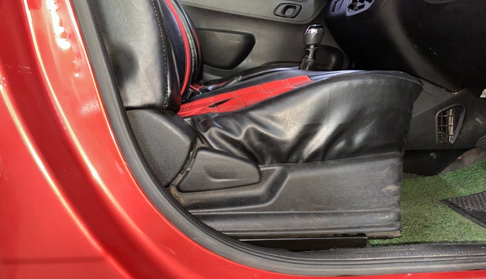 2022 Renault Kwid RXT 0.8, Petrol, Manual, 33,155 km, Driver Side Adjustment Panel