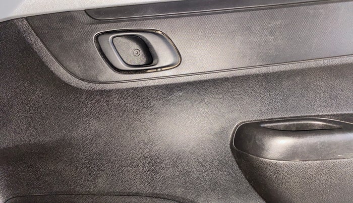 2022 Renault Kwid RXT 0.8, Petrol, Manual, 33,155 km, Driver Side Door Panels Control