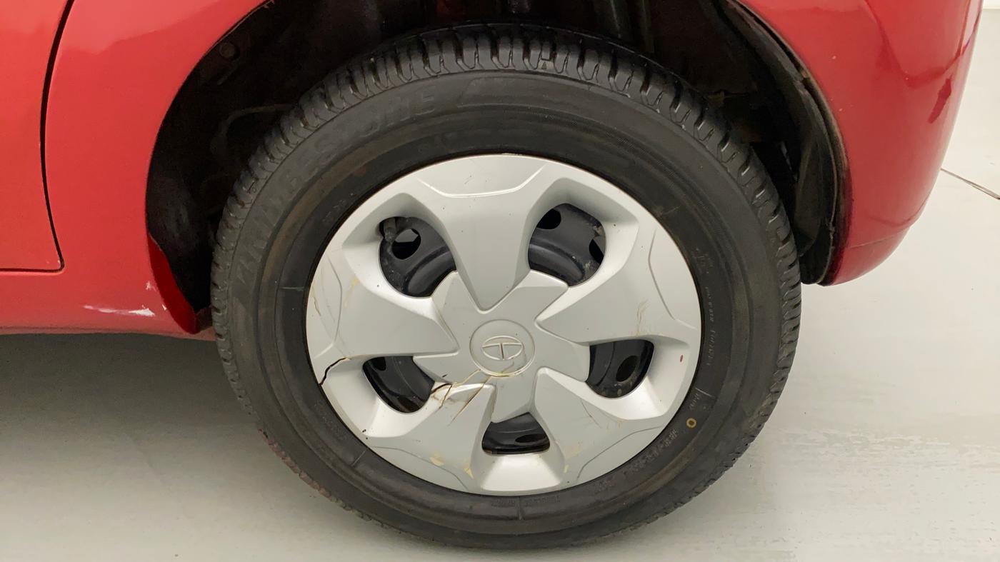 2015 Tata Bolt XMS REVOTRON, Petrol, Manual, 60,878 km, Left Rear Wheel